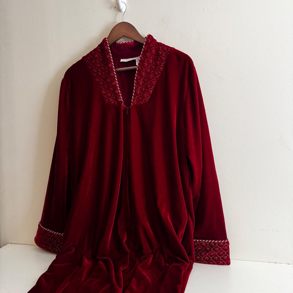 VTG Red Velvet Robe M Embroidered Quilted Trim Cottagecore Romantic Holiday